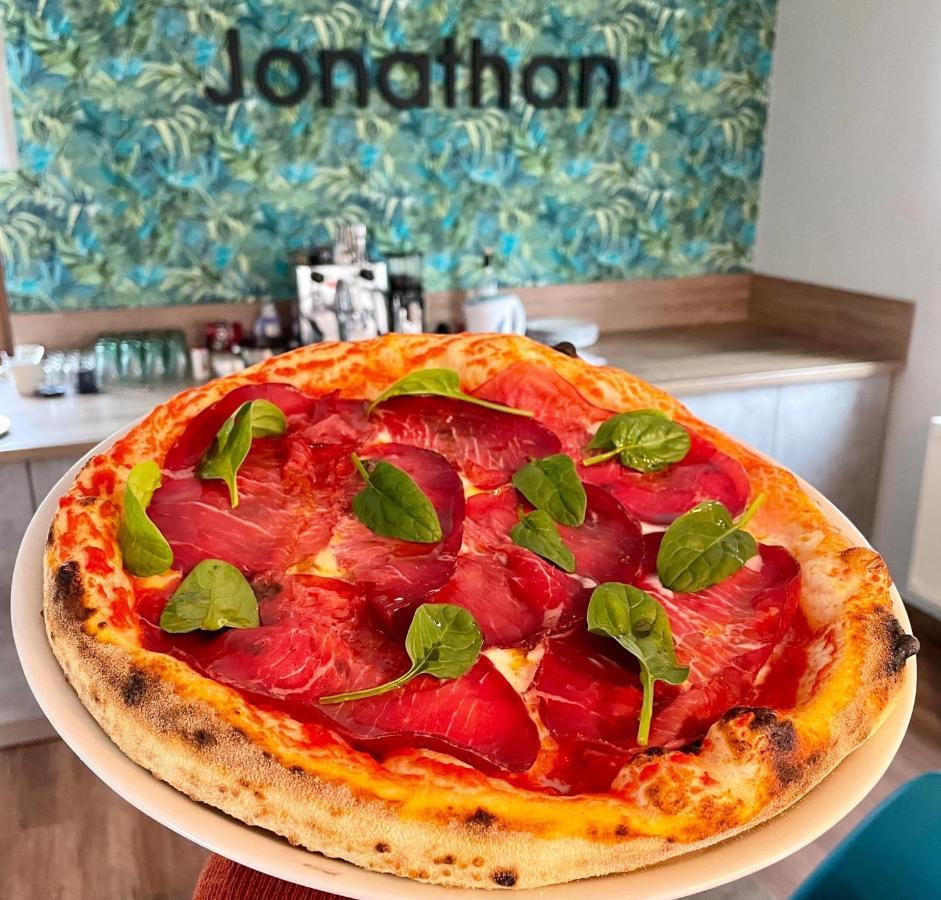 Jonathan Bed&Pizza Komárom Exteriér fotografie
